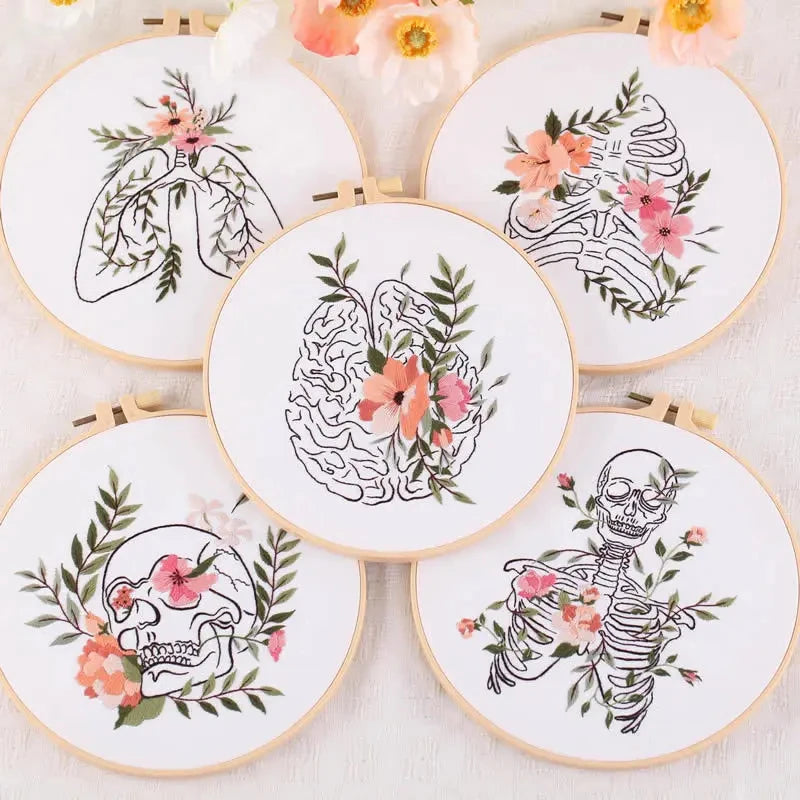 🌸Kit de Bordado Creativo – Diseño de Esqueleto con Flores🌸